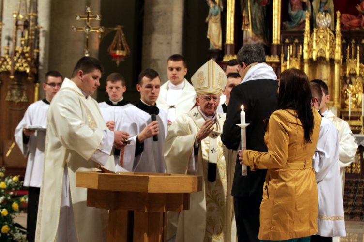 Liturgia Wigilii Paschalnej w Bazylice Archikatedralnej