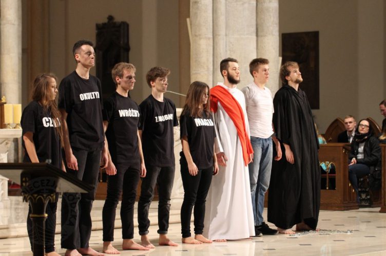 Dialogi w Katedrze – o okultyzmie i wróżbiarstwie