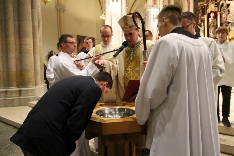 Oto Wielka Noc Jezusa - Mesjasza! – Wigilia Paschalna 2017