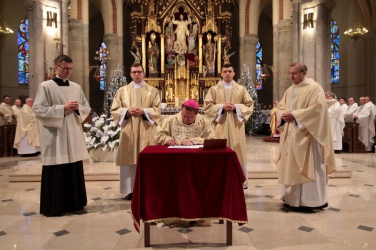 Podpisanie Dekretu Zwołującego IV Synod Archidiecezji Łódzkiej - synod rozpoczęty!
