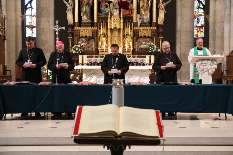 Pierwsze posiedzenie plenarne IV Synodu Archidiecezji Łódzkiej
