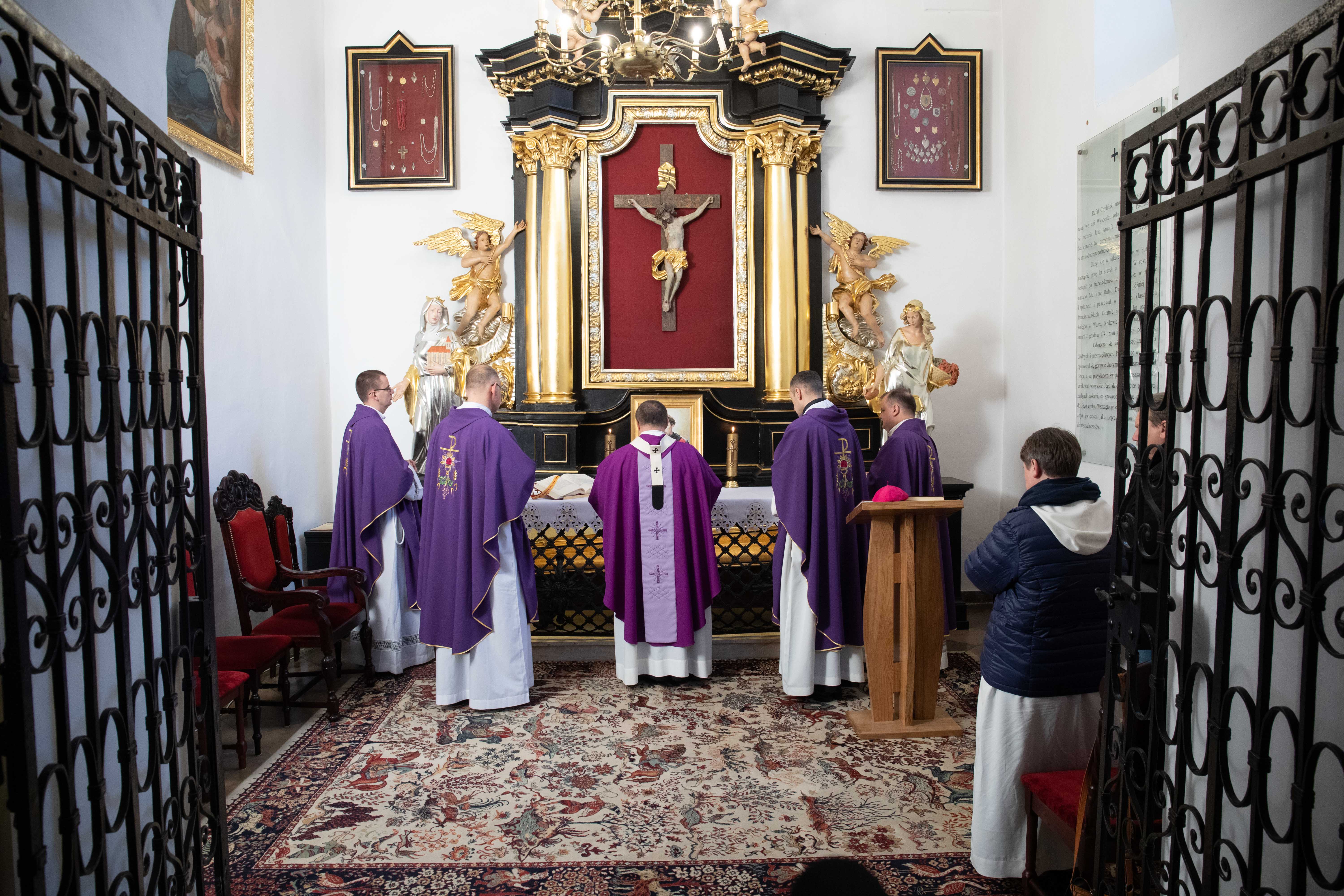 Spotkanie grupy Taize w poniedziaek o 20.15 w Kaplicy Centrum Duszpasterskiego. 5. Przewodnik Katolicki rozpoczyna cykl przygotowa duchowych, do zapewne wit Boego Narodzenia pamitajmy o osobach samotnych, zagniewanych, Stanisaw Barczak i zm. z rodziny, Stanisaw Wrblewski i zm. z rodziny, ks. Piotr Garstecki