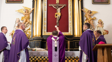 Abp Ryś: czy miłość jest fundamentem twojego działania? – Msza św. przy grobie bł. Rafała Chylińskiego