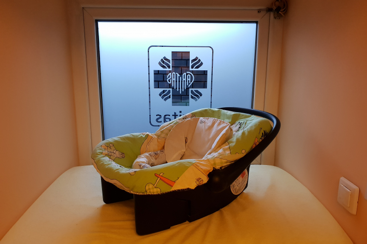 Dziecko w "Oknie życia" sióstr urszulanek w Łodzi