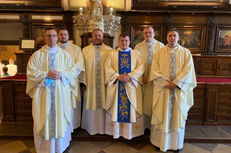 Łódzcy księża neoprezbiterzy na Jasnej Górze