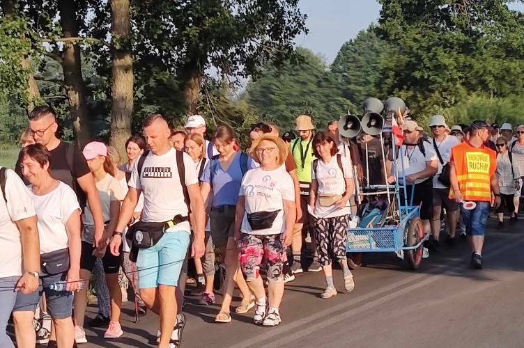 12. Piesza Pielgrzymka Ozorkowska na Jasną Górę w obiektywie pątników