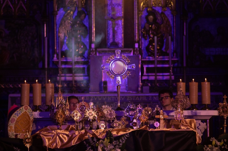 nieCodzienna Świętość. Światło z Markowej” | Noc Świętych w Archikatedrze Łódzkiej