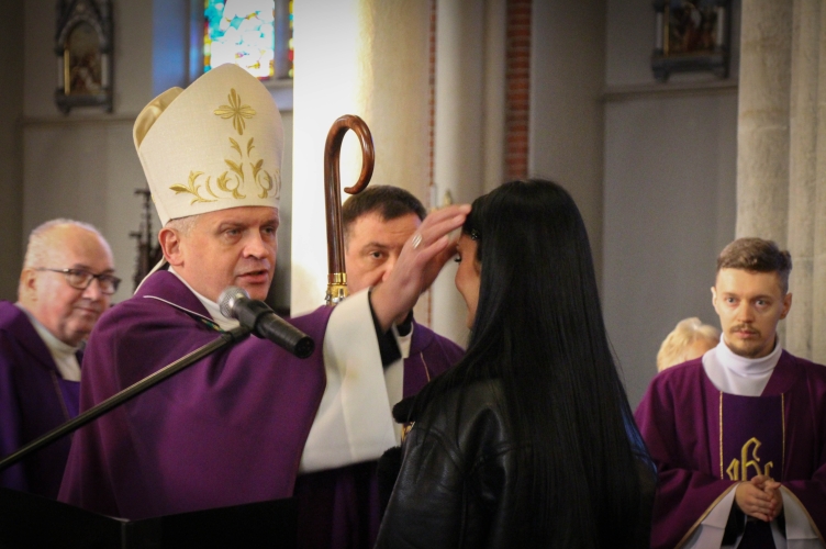 Bp Wołkowicz: To jest tak naprawdę pytanie o miłość! | obrzęd przyjęcia do Katechumenatu