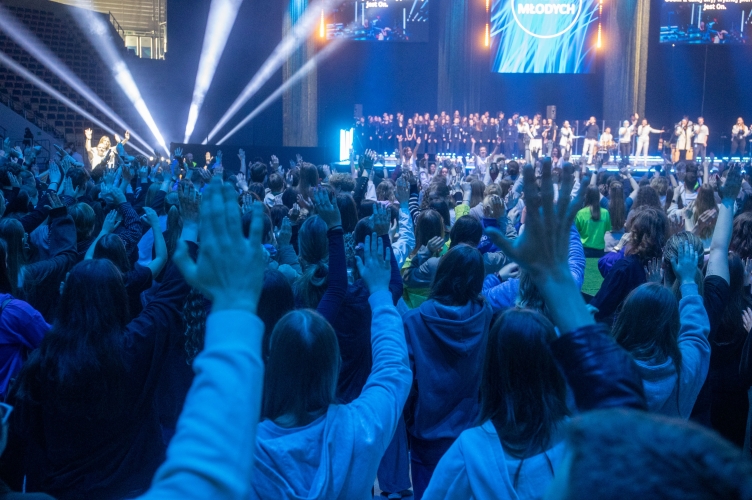 Kard. Ryś na Arenie Młodych: mogę mieć wszystko, ale bez Boga nic się nie liczy!