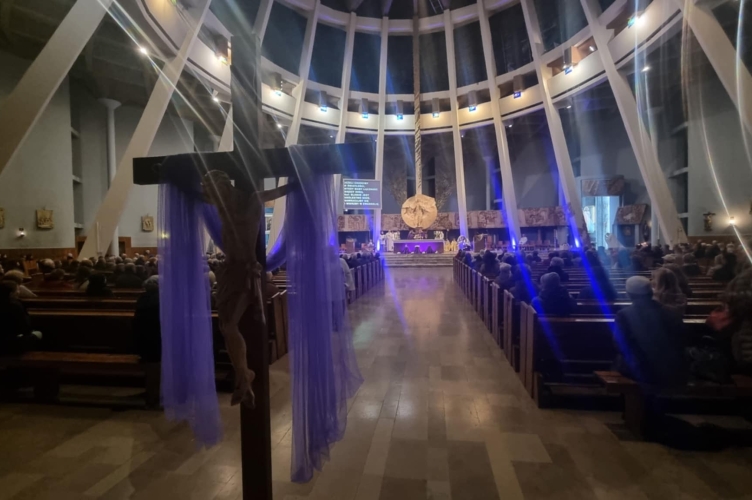 Bp Kleszcz: Bóg jest miłosierny wtedy, kiedy stajemy w prawdzie | Wielkopostne Kościoły Stacyjne 2025