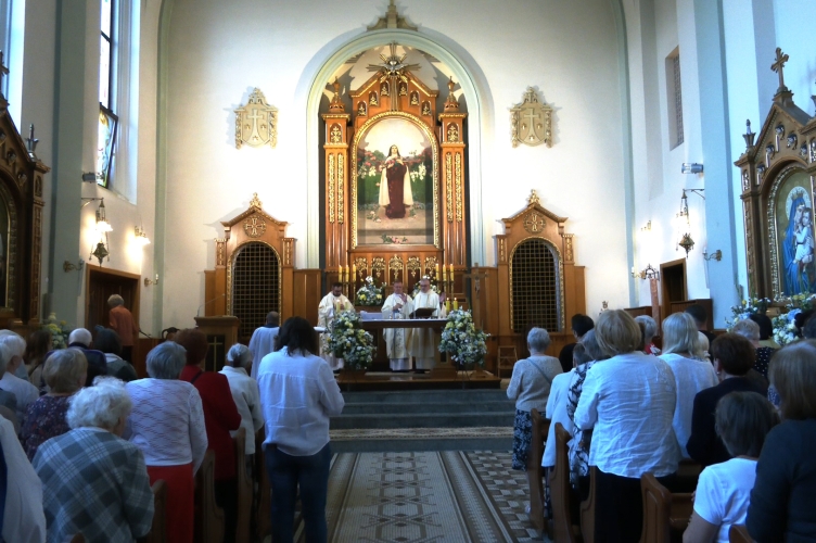 Bp Kleszcz: Maryja osłania nas swoim szkaplerzem!