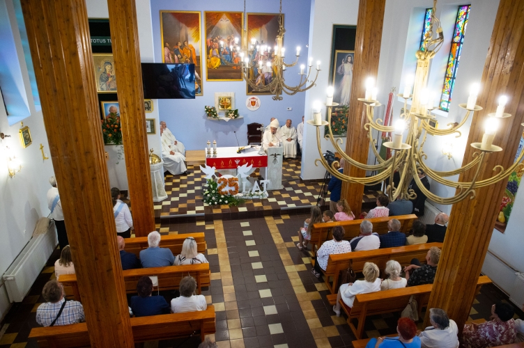 Kard. Ryś na 25- lecie parafii w Łaskowicach: Jezus chodzi i czeka na nasze zaproszenie!