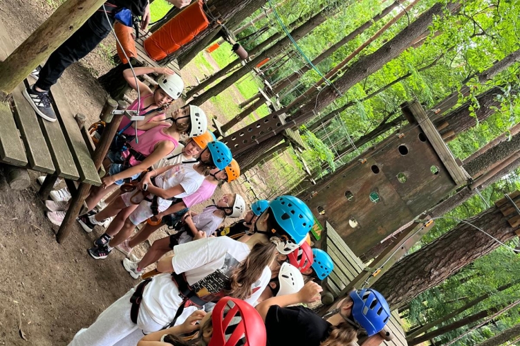 Mazurskie wakacje scholi i ministrantów z Parafii Ksawerów 2025