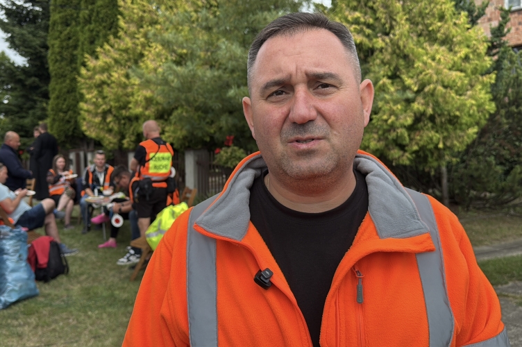 Mateusz Jakubowski o służbie ruchu Pieszej Pielgrzymki Łódzkiej na Jasną Górę #100PPŁ