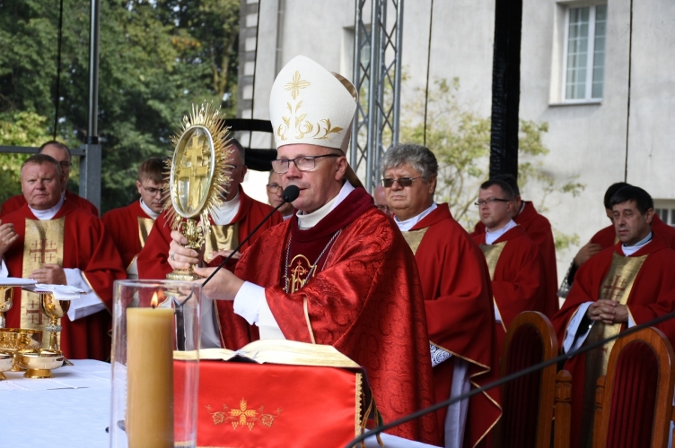 Bp P. Kleszcz: Nie ma miłości Chrystusa bez krzyża