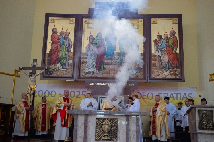 Kard. Ryś podczas konsekracji kościoła św. Jana XXIII: życzę, aby ten kościół leczył was z bałwochwalstwa!