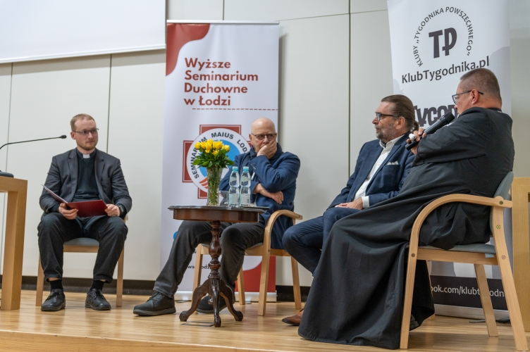 „PAŁAC PŁONIE” | promocja książki