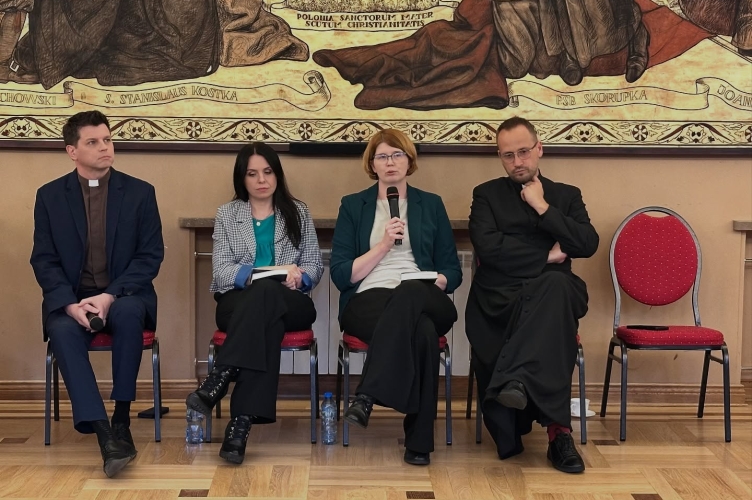 „Nie pozwólmy znikać bez słowa”. Dyskusja o ochronie zdrowia psychicznego w Warszawie