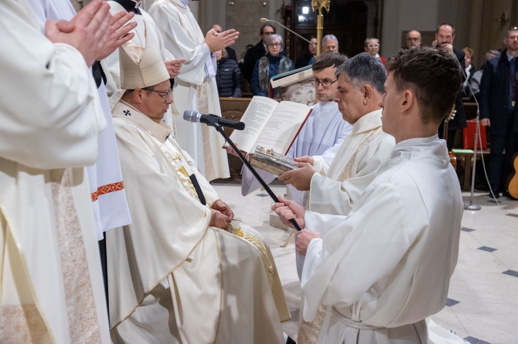 Kard. Ryś podczas Święceń Diakonatu: Diakon nie jest święcony do kapłaństwa, jest święcony do posługi!