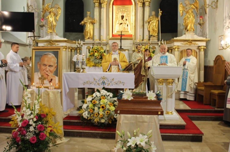 Bełchatów: ku czci Matki Boskiej Różańcowej i św. Józefa