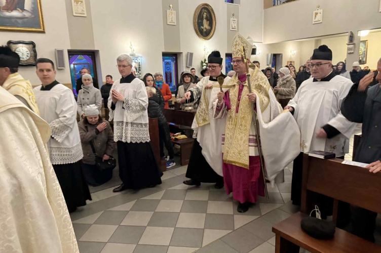 Bp Kleszcz wybudził organy w kaplicy Duszpasterstwa Tradycji Łacińskiej Archidiecezji Łódzkiej