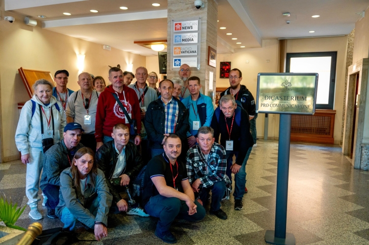 „Jesteśmy tu razem i będzie dobrze” – osoby bezdomne pielgrzymują do Rzymu