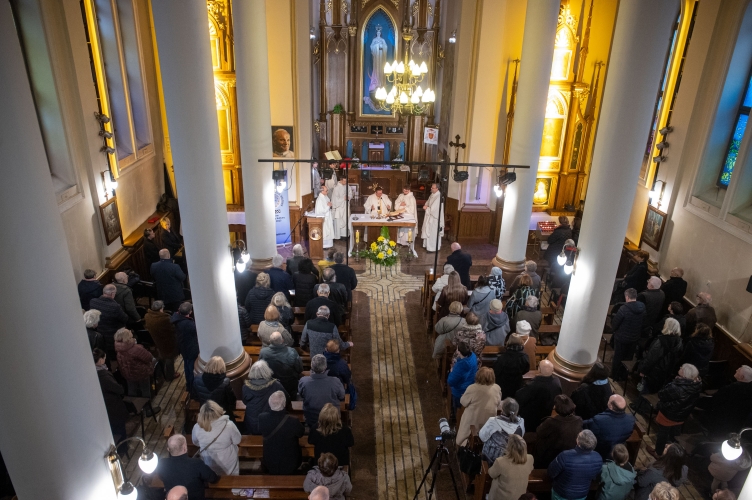 Kard. Ryś do artystów: Piotr jest w Kościele narzędziem jedności!