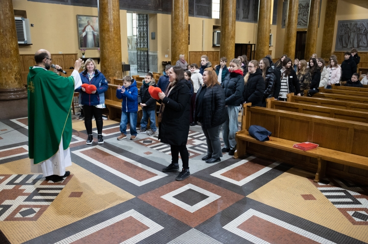 Bp Wołkowicz do wolontariuszy SKC: Jesteście tą częścią Kościoła, która daje świadectwo konkretnej Miłości!