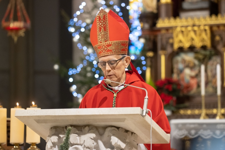 Bp Pękalski podczas sumy katedralnej: przychodzimy do Jezusa zapatrzeni w przykład św. Szczepana