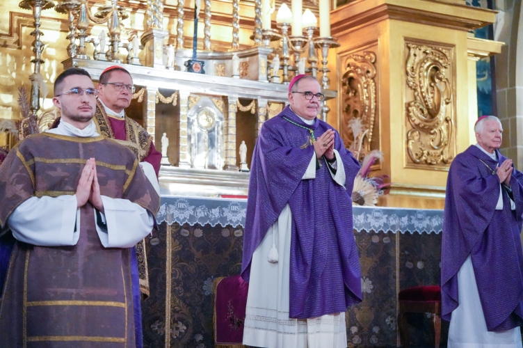 Kard. Ryś: łódzki Kościół stał się dla mnie domem! | Ingres kard. Rysia do katedry na Wawelu