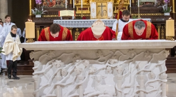 Kard. Ryś podczas Mszy dziękczynnej za posługę w Łodzi: dziękuję za wszystkie momenty, kiedyśmy się razem gromadzili wokół Słowa!
