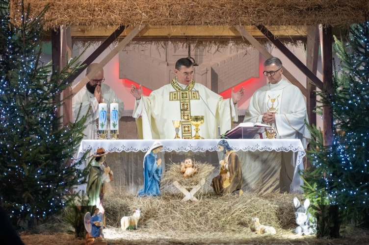 Bp Marczak: Bóg przychodzi do nas w sposób w jaki sam chce