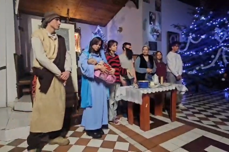 Tam, gdzie nikt nie patrzy…” – jasełka młodzieży z duszpasterstwa El Retkinio