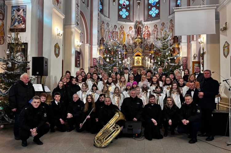 Kolędowanie w Parznie - wspólnota, muzyka i radość, która zostaje na całe życie