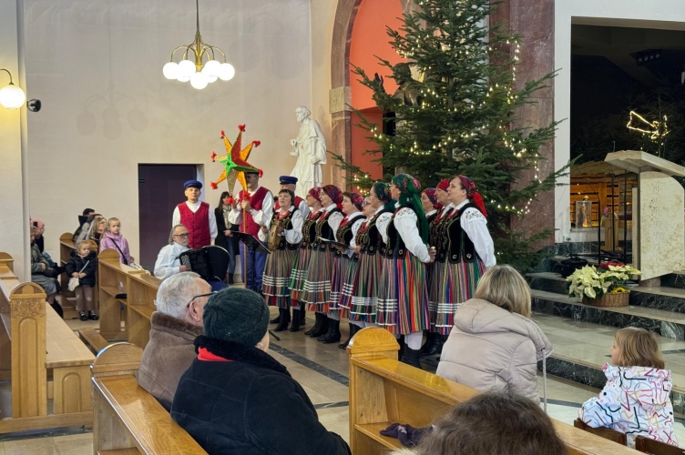 Piotrków Trybunalski: kolędowanie w parafii Miłosierdzia Bożego