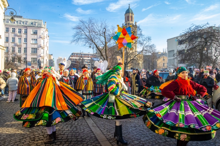 Bp Wołkowicz: droga w Orszaku do łódzkiej katedry jest wyrazem drogi naszej wiary, żeby spotkać żywego Chrystusa!