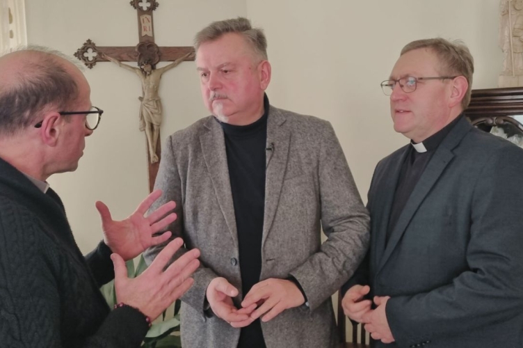 Łączy nas słowo Boże, modlitwa i wspólne problemy | wywiad z Pastorem Leszkiem Wakułą