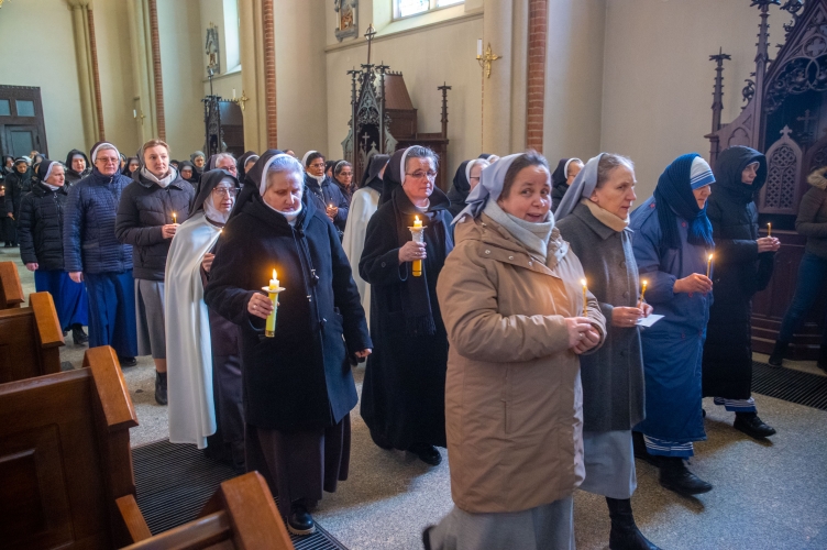 Bp Kleszcz do Osób życia konsekrowanego: nie bądźcie konserwowani, ale bądźcie konsekrowani!