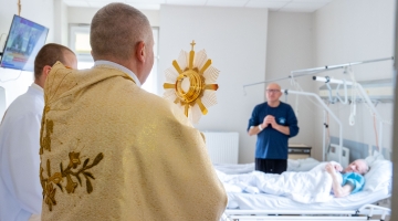 Bp Wołkowicz w Dzień Chorego: wstawiennictwo Matki Bożej dodaje człowiekowi sił w przeżywaniu swoich cierpień!