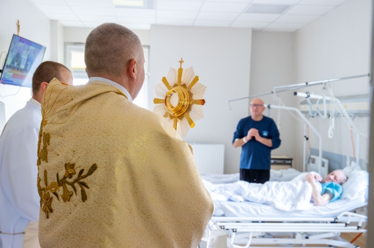 Bp Wołkowicz w Dzień Chorego: wstawiennictwo Matki Bożej dodaje człowiekowi sił w przeżywaniu swoich cierpień!