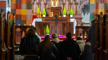 Modlitwą w duchu Taize zainaugurowano przygotowania do 49. Europejskiego Spotkania Młodych Łódź 2026