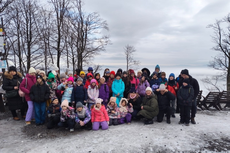 Ksawerów: zimowy wyjazd scholii „Jezusowe Promyki” i „Promyczki” oraz ministrantów