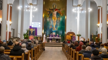 Abp Ziółek podczas liturgii stacyjnej: Tabor nie jest po to, by na nim pozostać, ale by powrócić do codzienności z umocnioną wiarą!