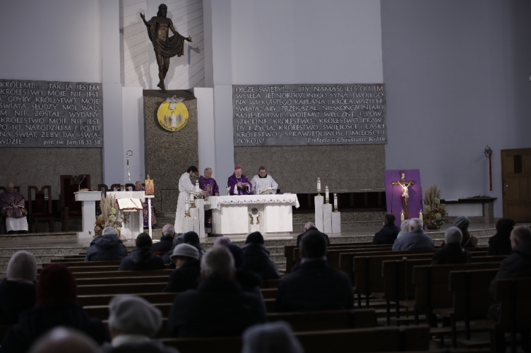 Abp Ziółek: nie lękajmy się podjąć decyzji całkowitego opowiedzenia się za Chrystusem