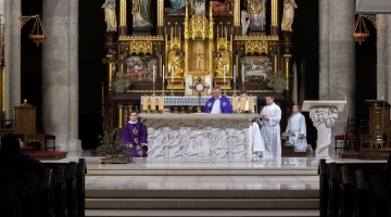 Bp Wołkowicz rozpoczynając 24 godziny dla Pana: Pan Bóg ze swoim Słowem ma moc mnie uzdrawiać!