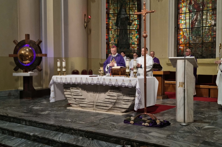 Bp Kleszcz: pierwsze jest przykazanie miłości | Wielkopostne Kościoły Stacyjne 2026