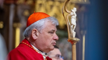 Kard. Krajewski zaprasza kapłanów na Mszę Krzyżma: drodzy bracia, zapraszam was do naszej katedry na g. 10:00 byśmy byli razem z Jezusem!