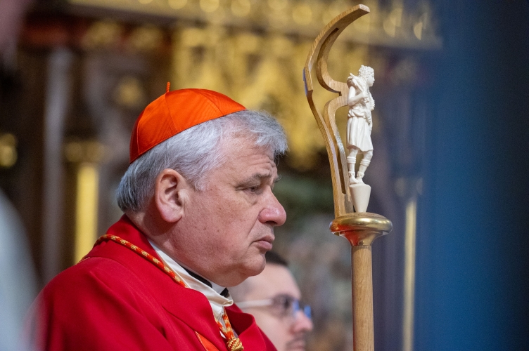 Kard. Krajewski zaprasza kapłanów na Mszę Krzyżma: drodzy bracia, zapraszam was do naszej katedry na g. 10:00 byśmy byli razem z Jezusem!