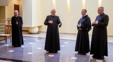 Pierwsze decyzje Metropolity Łódzkiego - wikariusze generalni, wiceoficjał i sekretarz metropolity łódzkiego