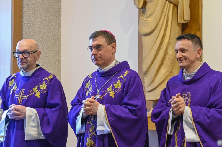 Bp Marczak celebrował Eucharystię dla alumnów Seminarium 35+